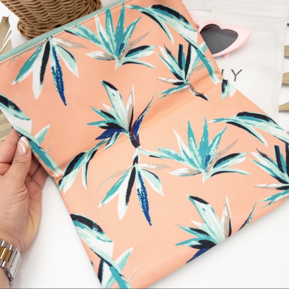 NWOT RACHEL PALLY REVERSIBLE TROPICAL CLUTCH - Picture 4 of 5